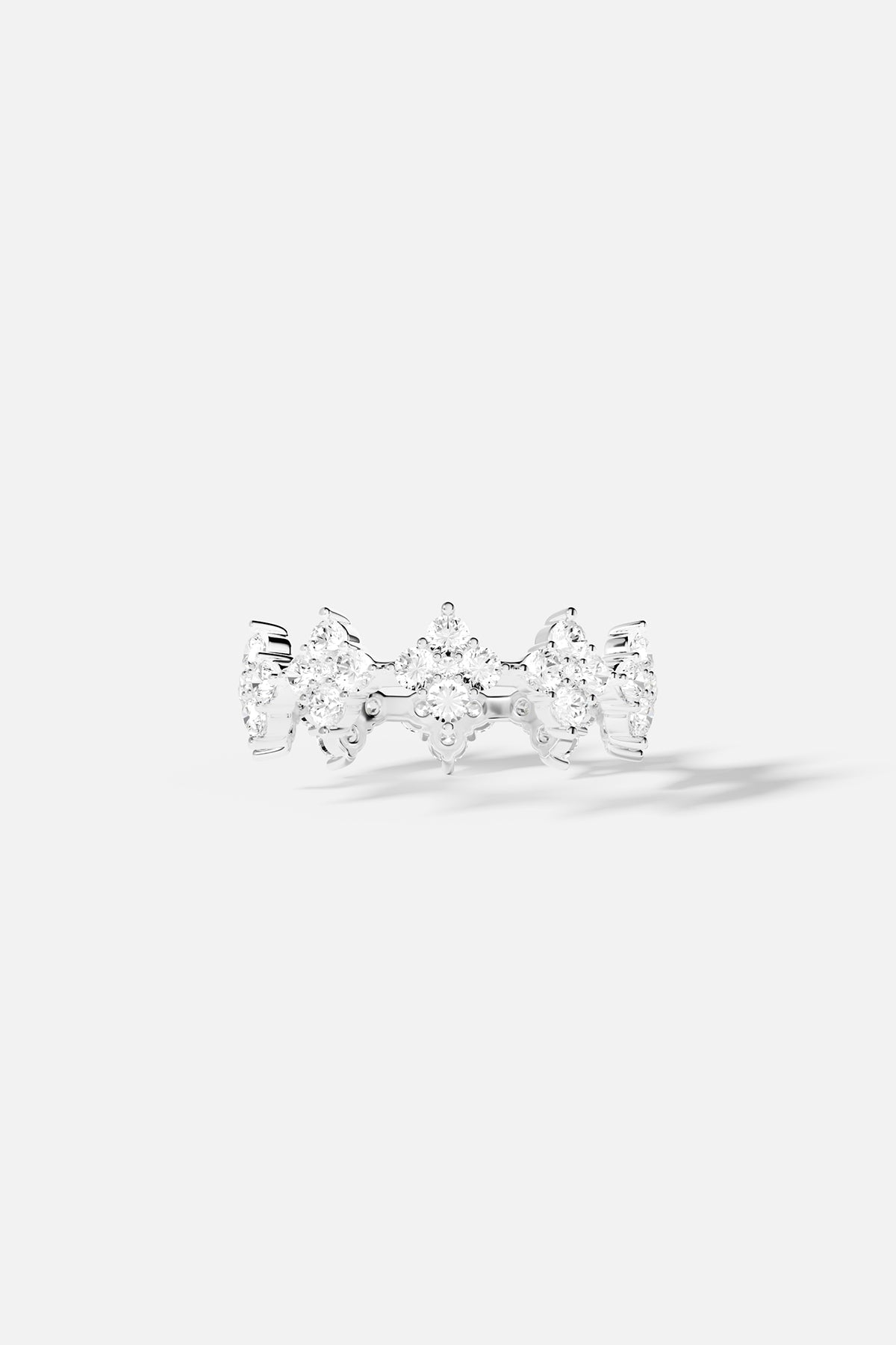 APM Ring in rhodium finish, a delicate crown of shimmering brilliance.