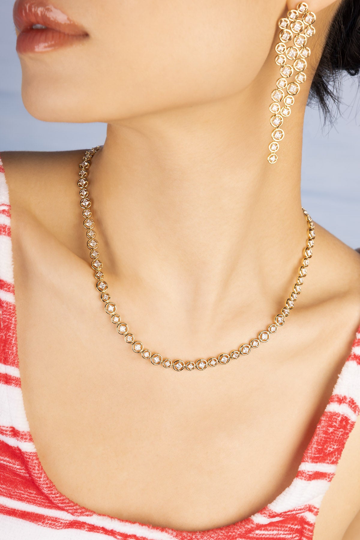 02-YC8398OX-APM-Monaco-Les-Bulles-d'Eau-Necklace-Worn
