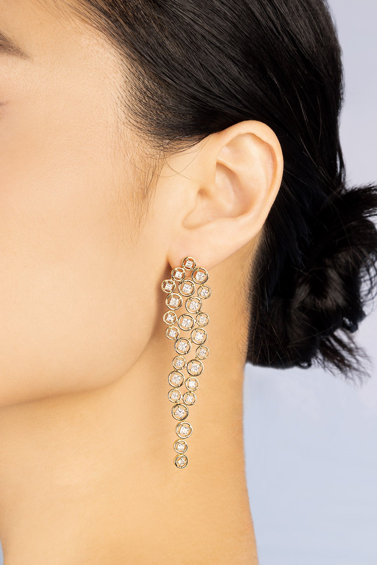 02-YE16741OX-APM-Monaco-Les-Bulles-d'Eau-Earrings-Worn
