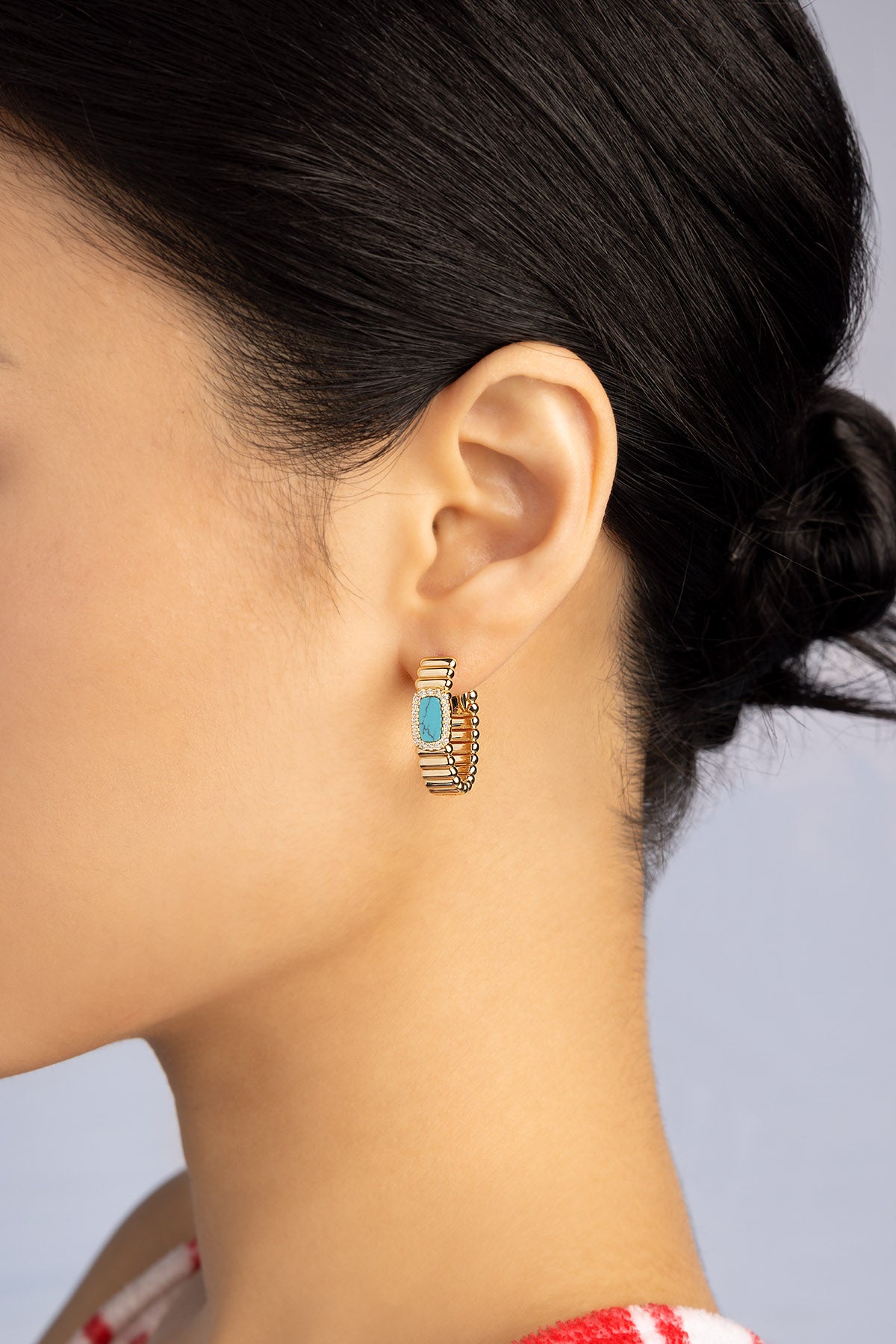 02-YE16950XTU-APM-Monaco-Les-Calanques-Earrings-Worn
