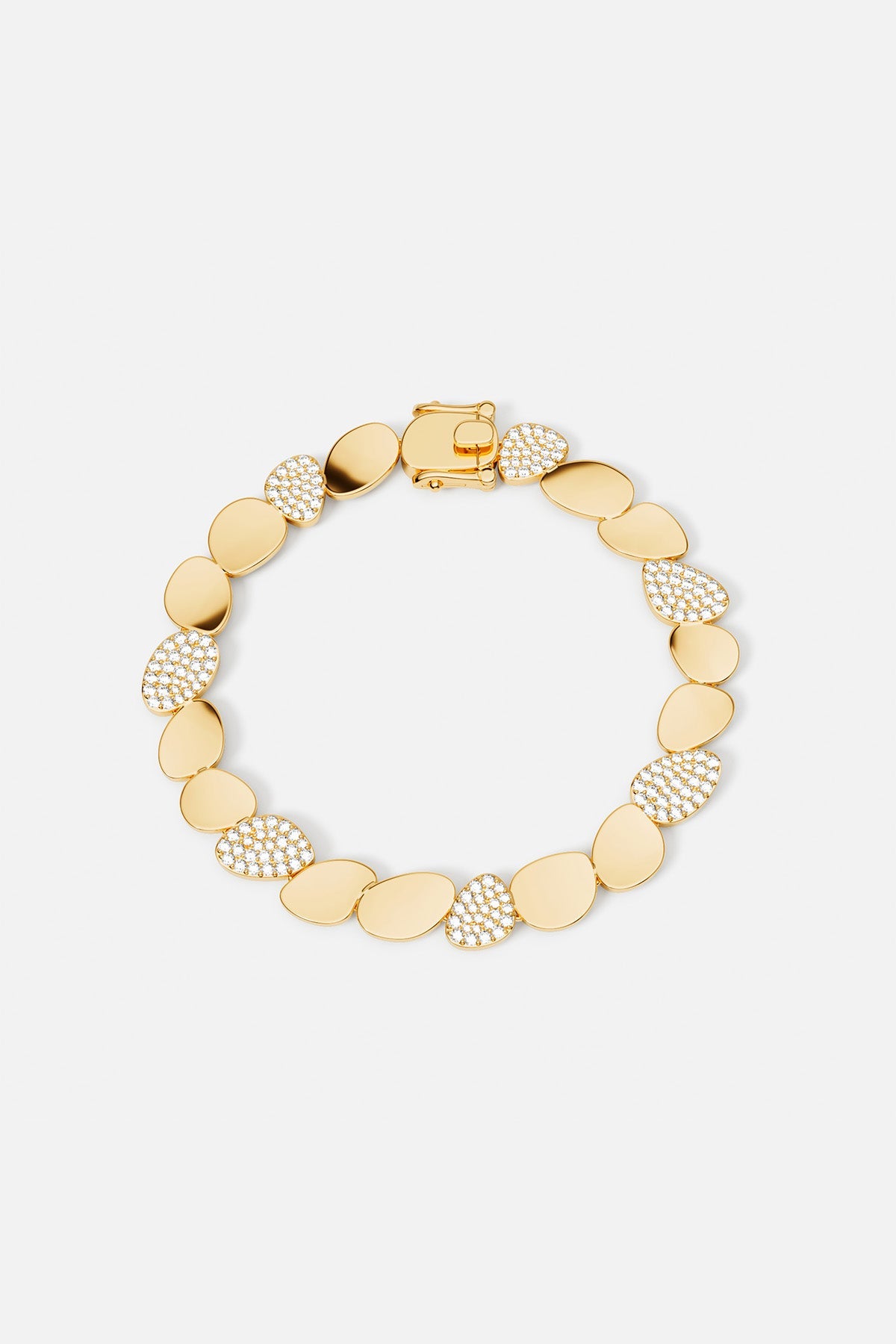 Bracelets APM Monaco: Yellow gold pebble-link bracelet with diamond-accented links and a clasp.