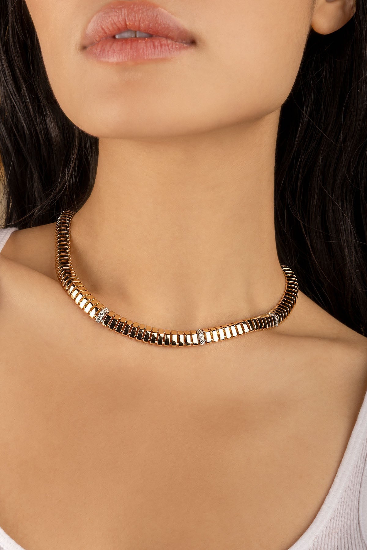 Necklaces APM Monaco yellow gold choker featuring a sunray motif, close-fitting.