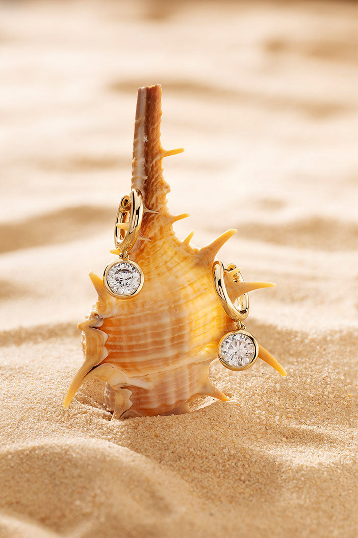 Earrings APM Monaco, yellow gold hoop earrings with pavé diamonds.