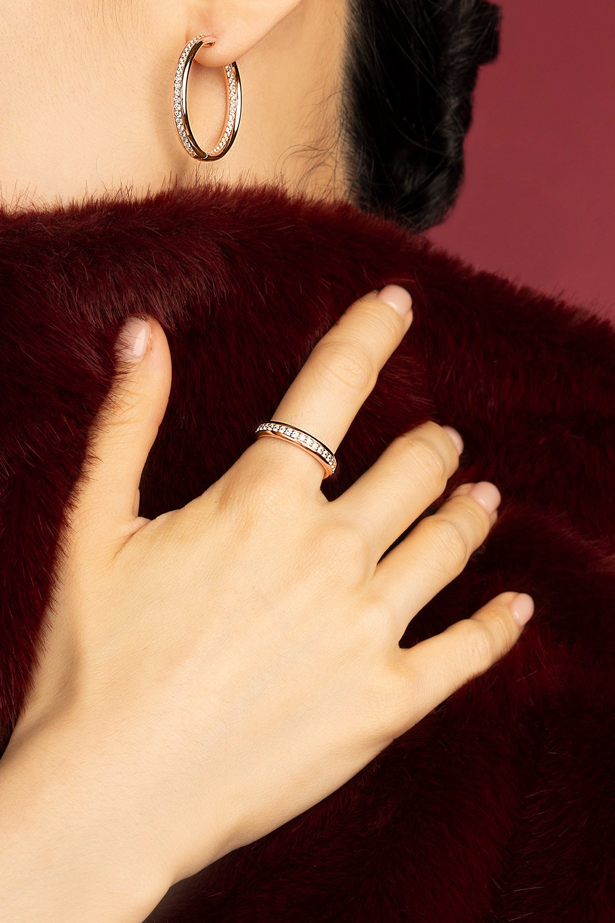 02-P24352OX-APM-Monaco-Riviera-Ring-Worn