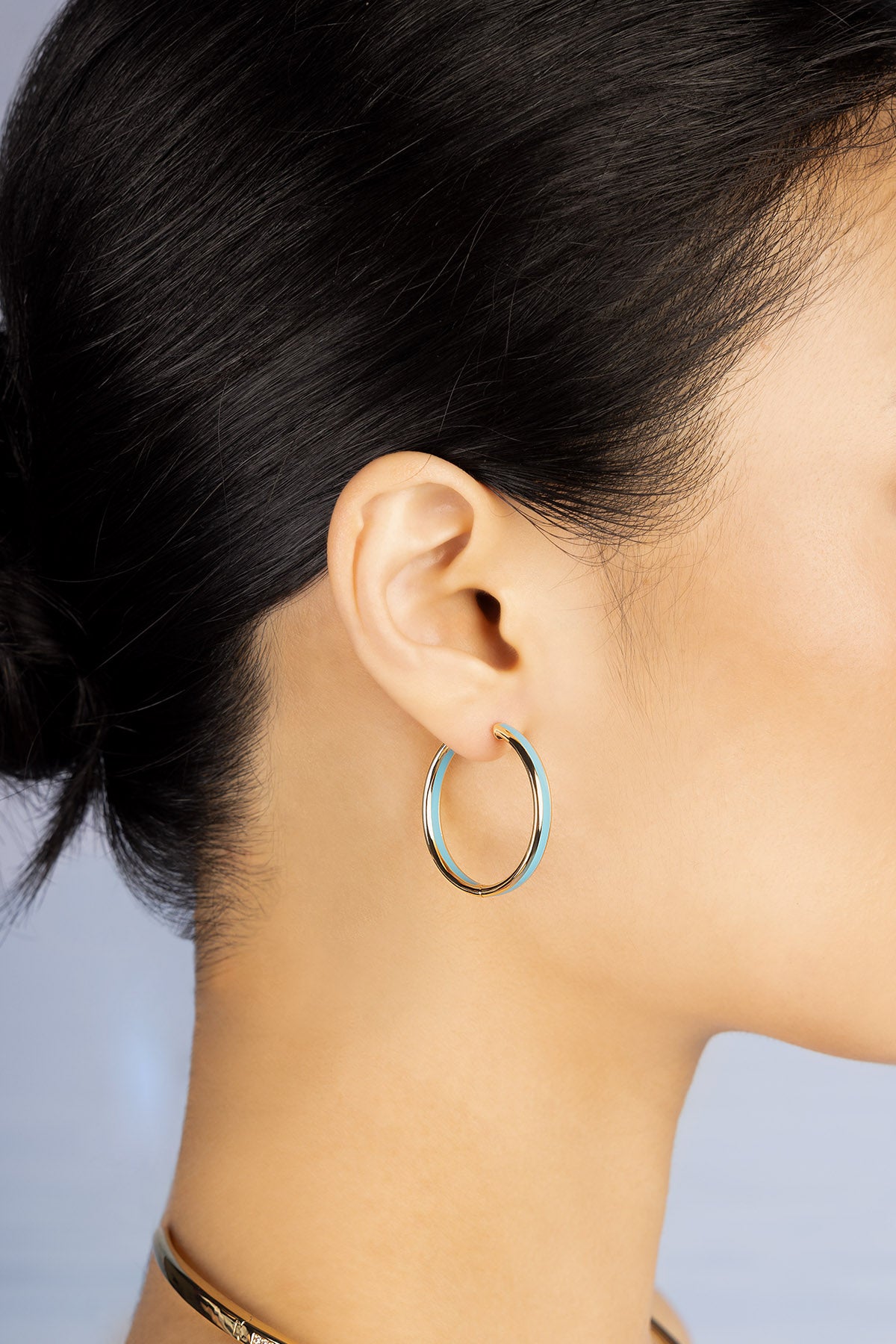 02-YE16890ETU-APM-Monaco-Riviera-Earrings-Worn