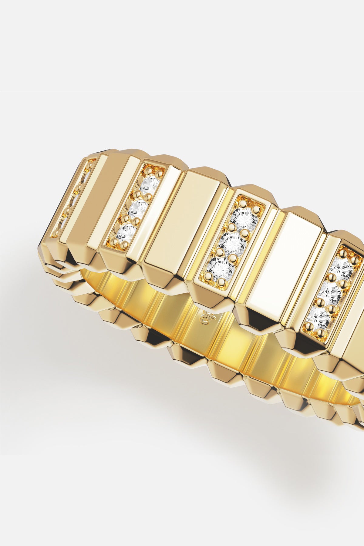 APM Ring in golden hues, a rhythmic shine for everyday elegance.