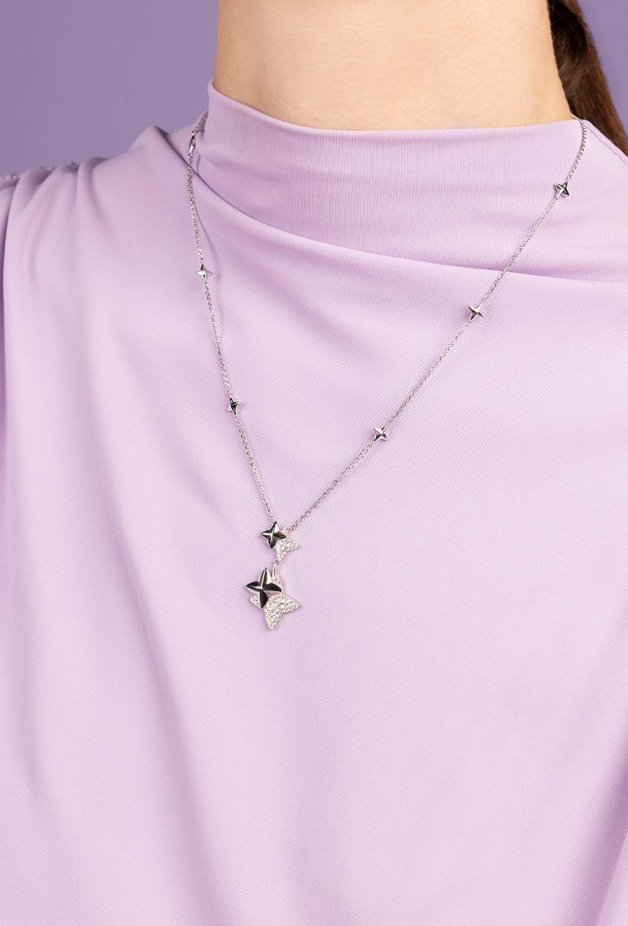 APM MONACO silver star-shaped necklace wearing on model